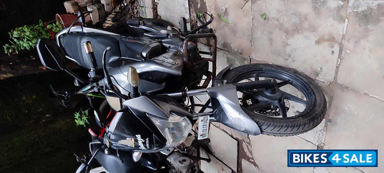 Metalic Silver Honda  CB Unicorn Dazzler