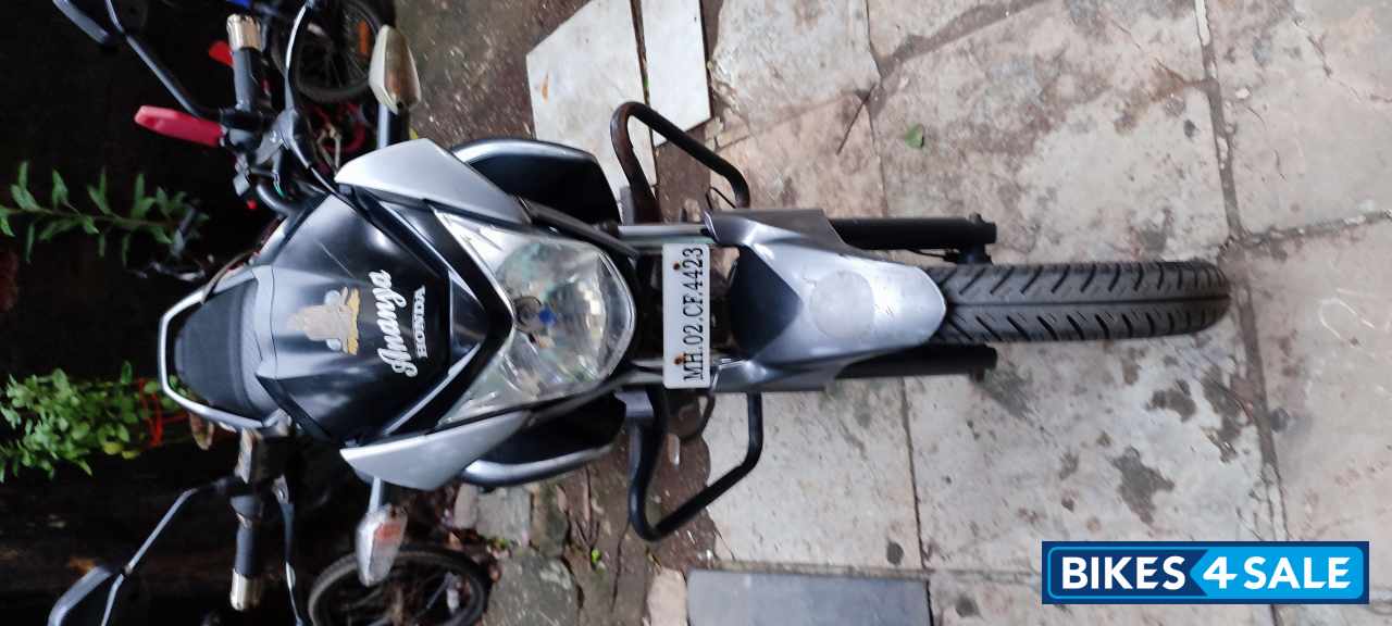 Metalic Silver Honda  CB Unicorn Dazzler