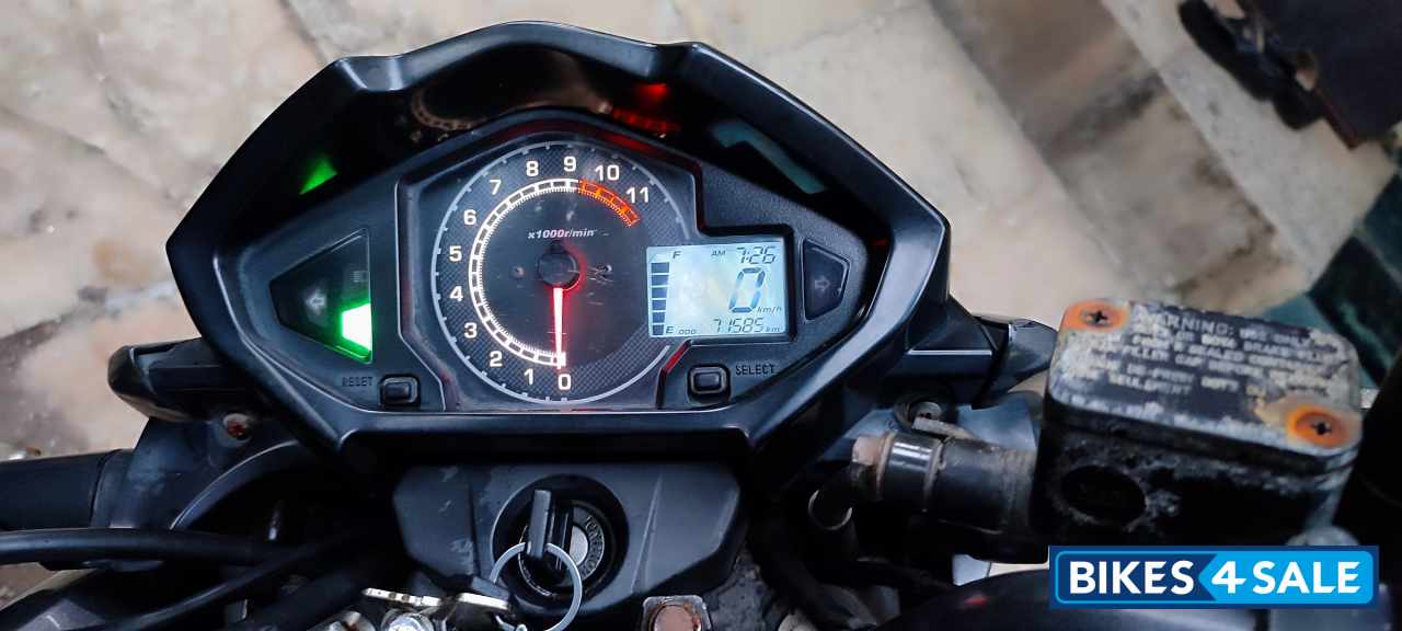 Metalic Silver Honda  CB Unicorn Dazzler