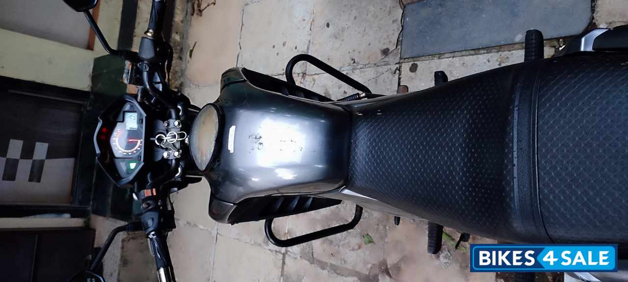 Metalic Silver Honda  CB Unicorn Dazzler