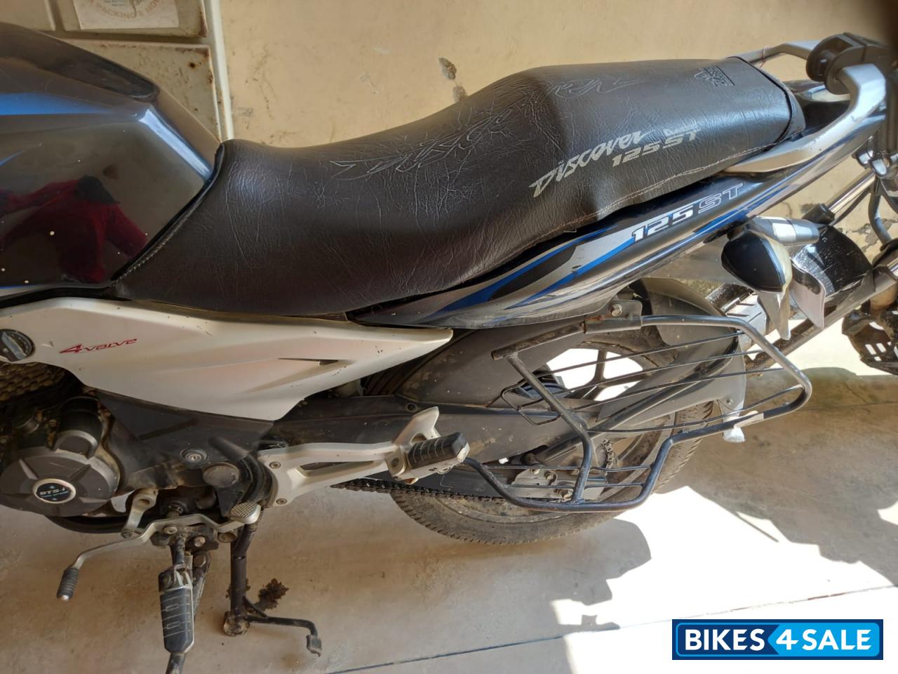 Black Bajaj Discover 125 ST