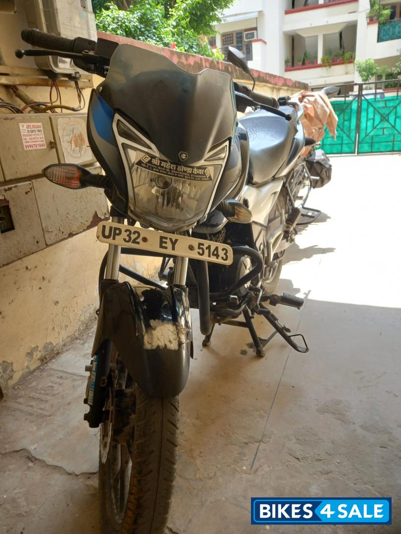 Black Bajaj Discover 125 ST
