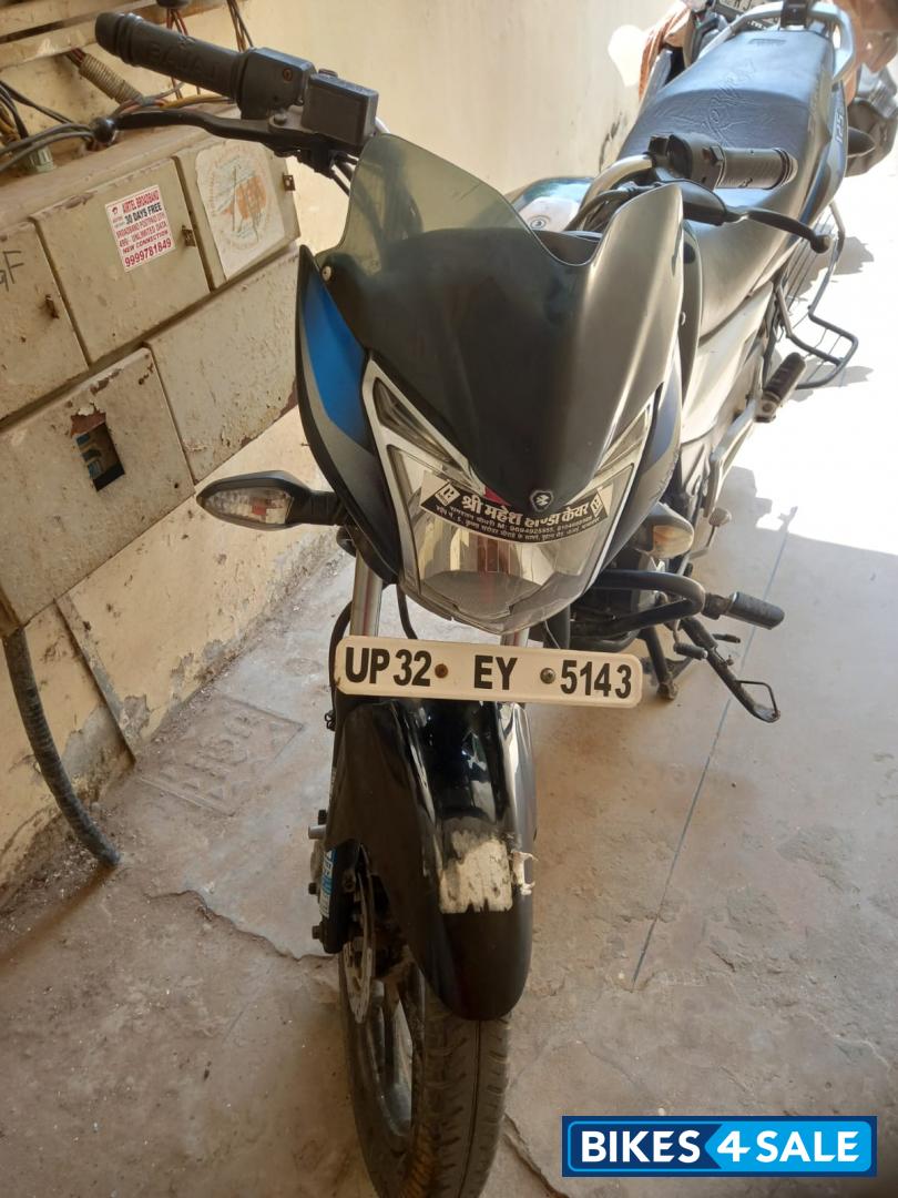 Black Bajaj Discover 125 ST
