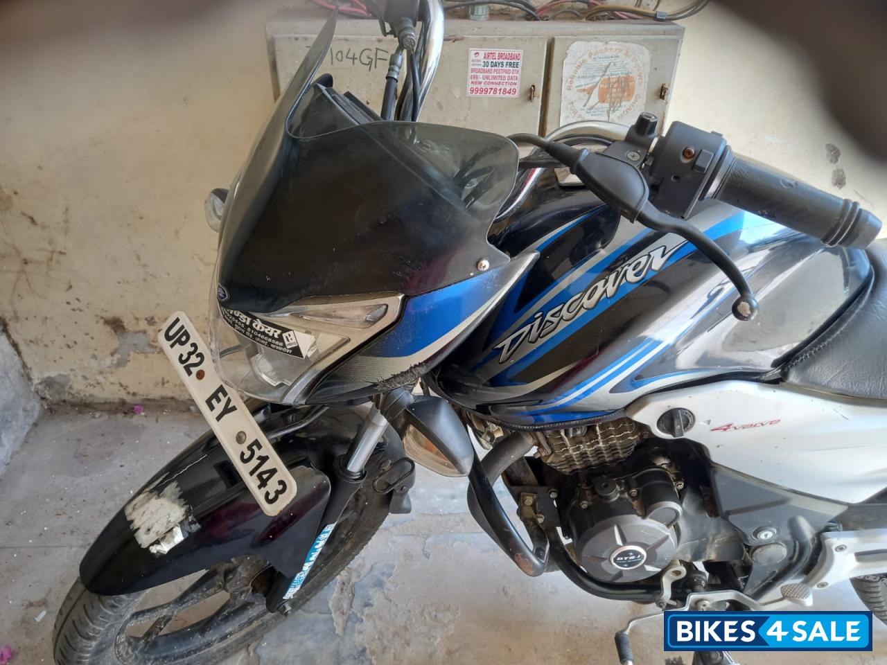 Black Bajaj Discover 125 ST