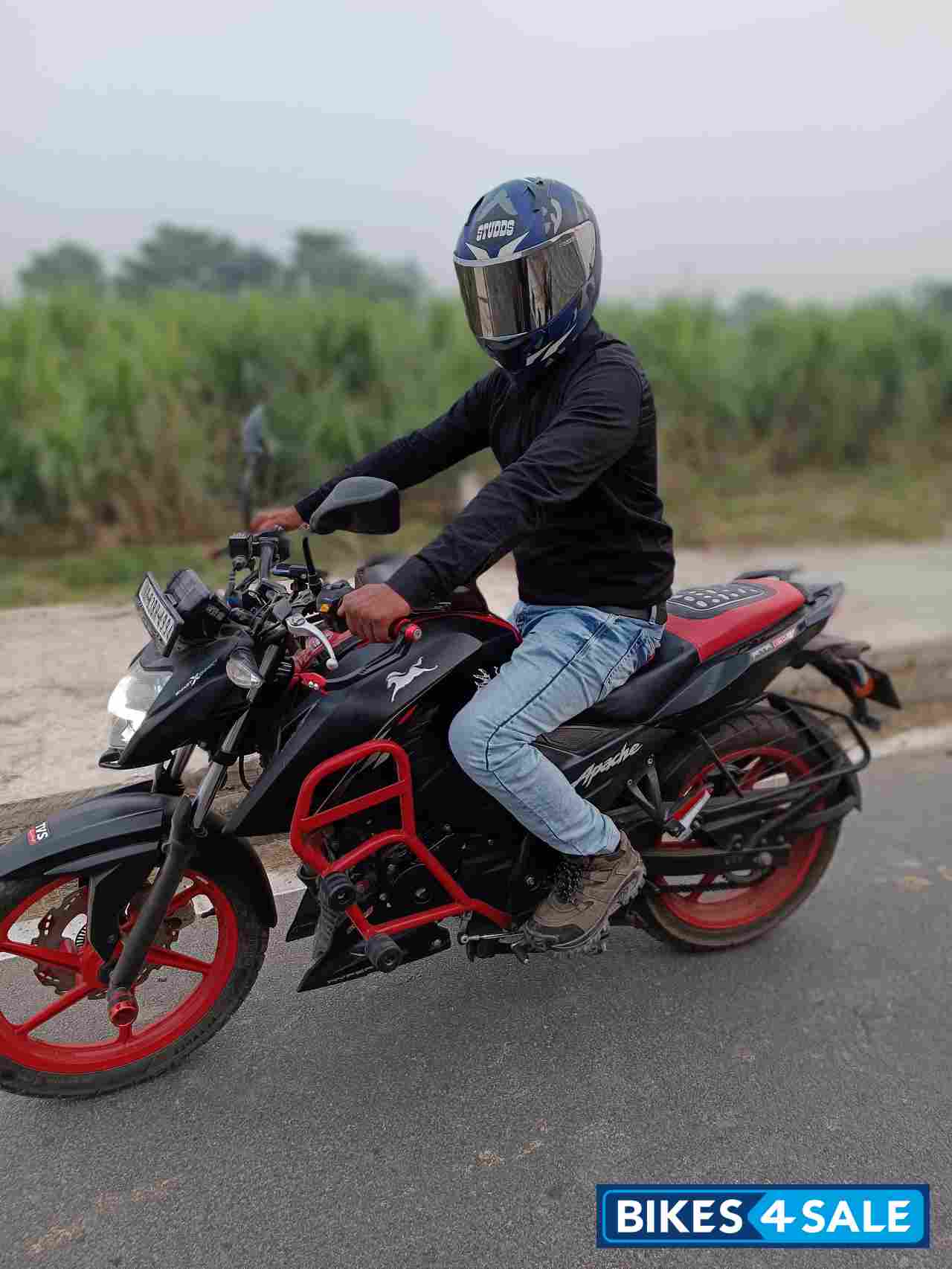 Black And Red TVS Apache RTR 160 4V Special Edition
