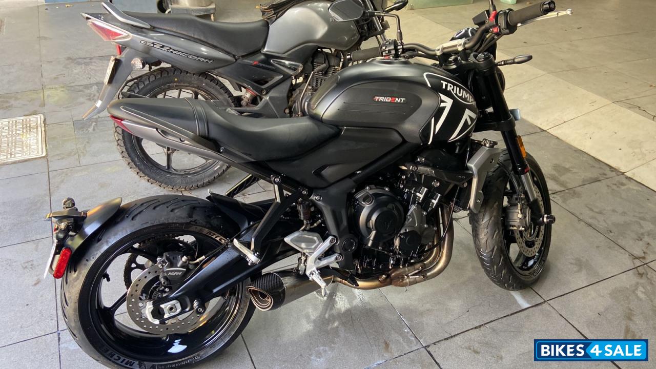 Matt Black Triumph Trident 660