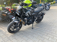 Matt Black Triumph Trident 660