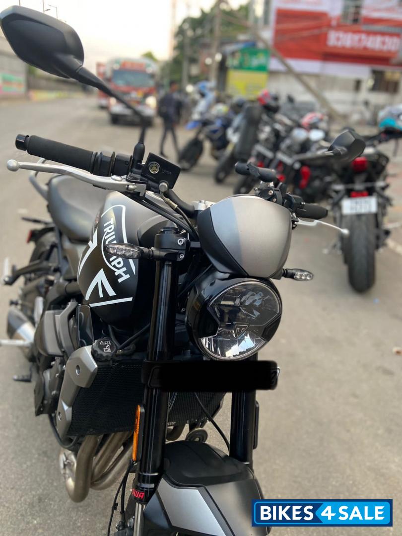 Matt Black Triumph Trident 660
