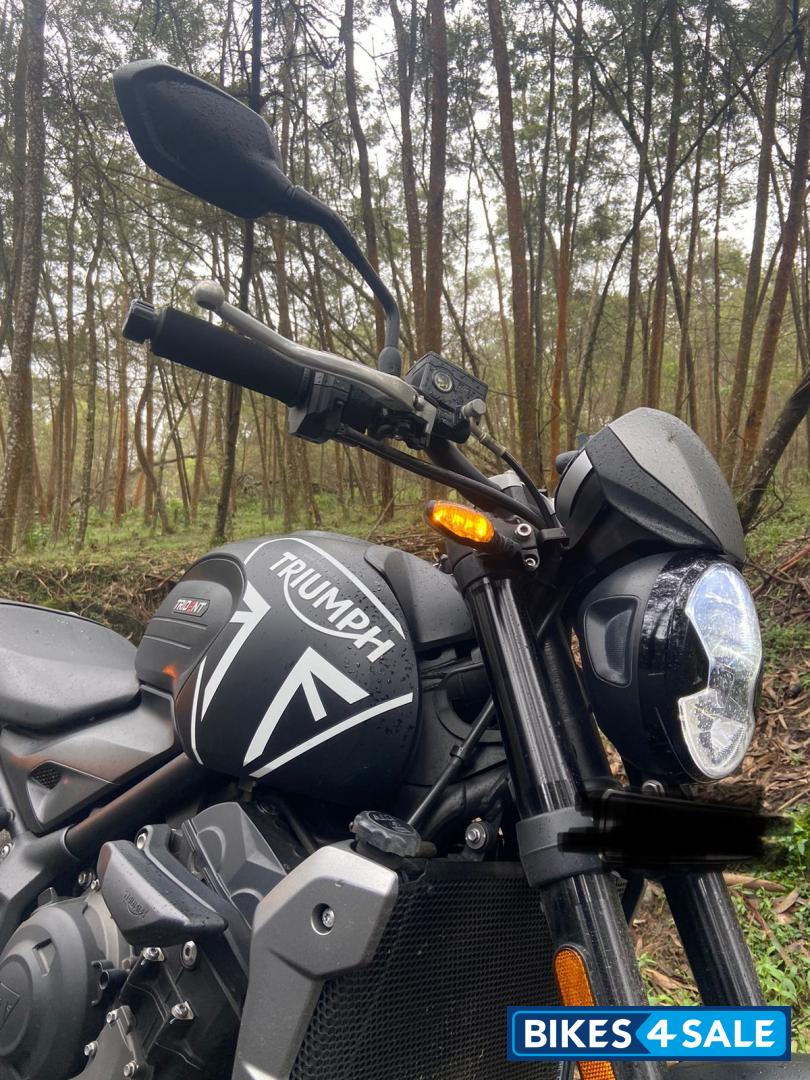 Matt Black Triumph Trident 660