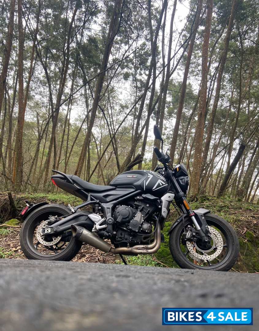 Matt Black Triumph Trident 660