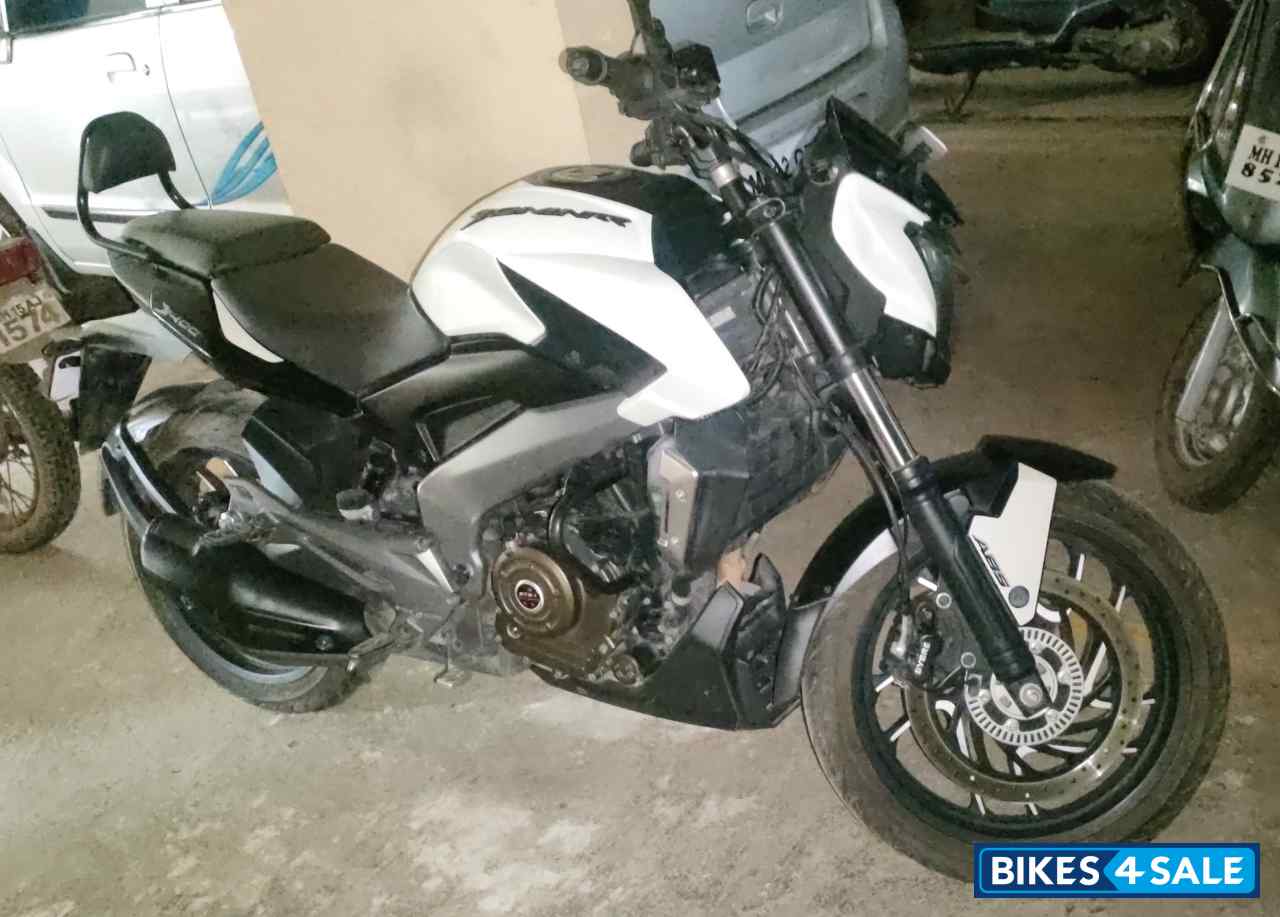 White Bajaj Dominar 400 ABS BS6