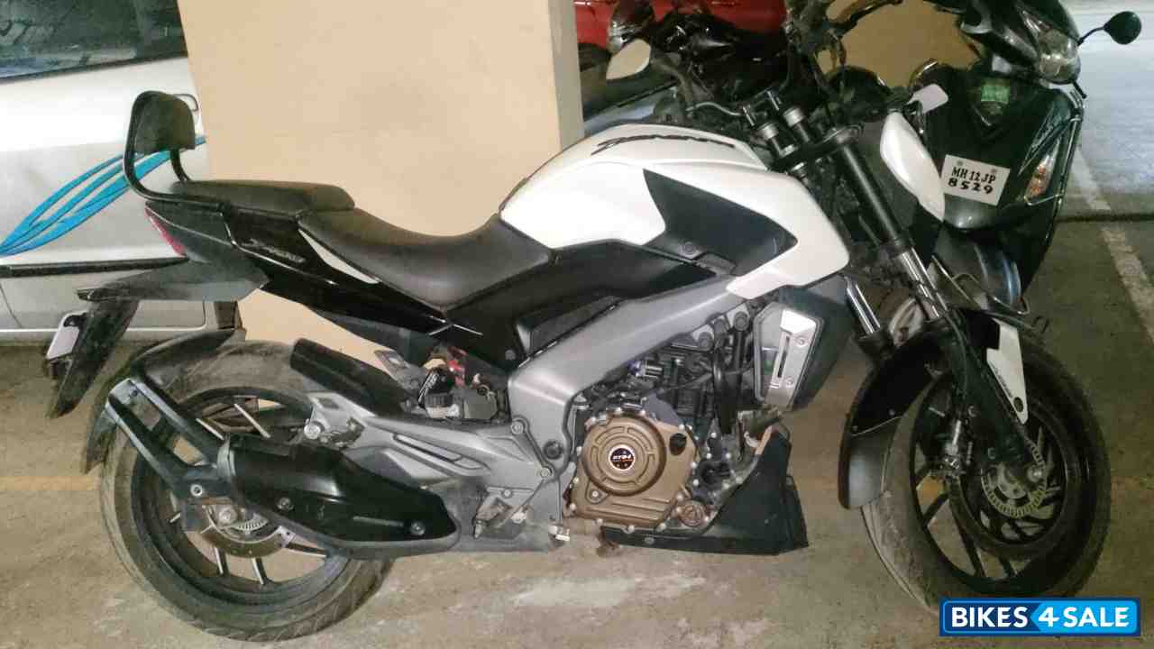White Bajaj Dominar 400 ABS BS6