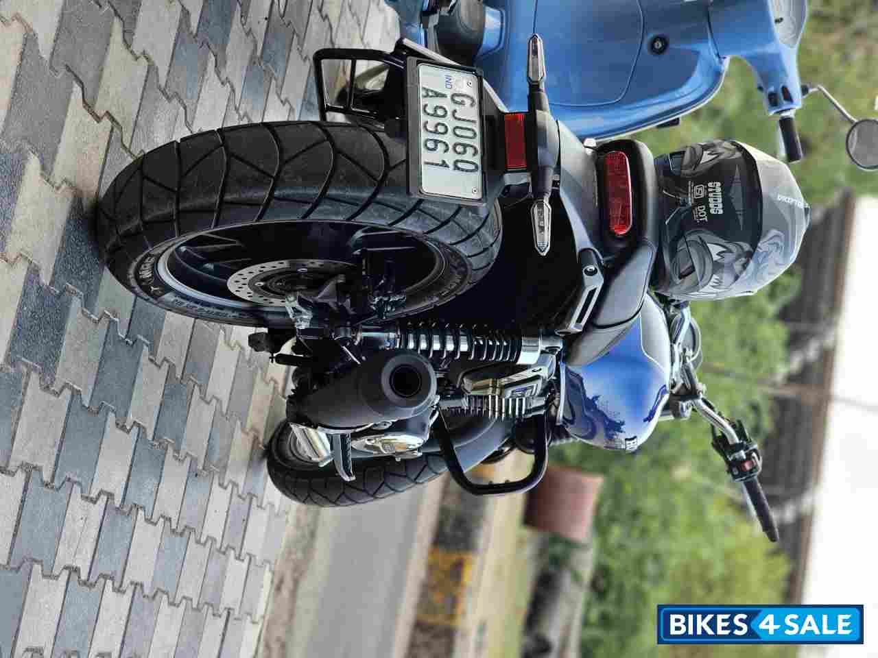 Athletic Blue Metallic Colour Honda CB350RS