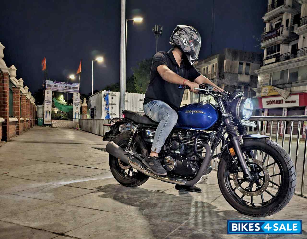 Athletic Blue Metallic Colour Honda CB350RS