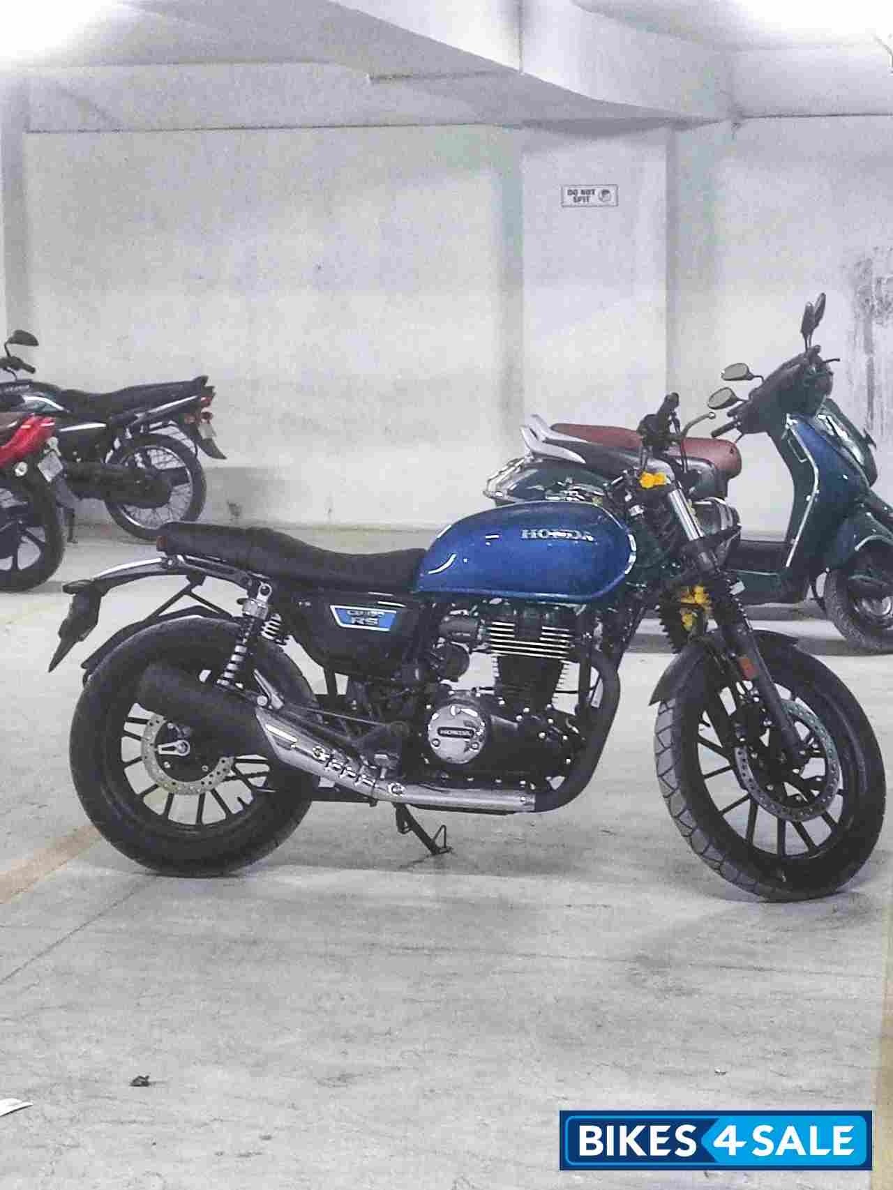 Athletic Blue Metallic Colour Honda CB350RS
