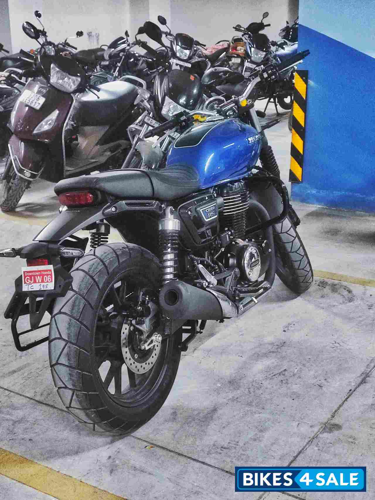 Athletic Blue Metallic Colour Honda CB350RS