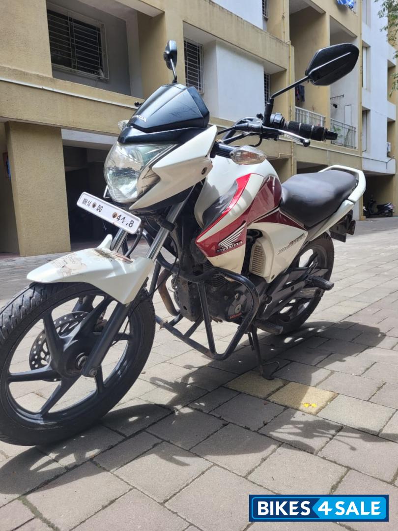 White Red Honda Unicorn Dazzler