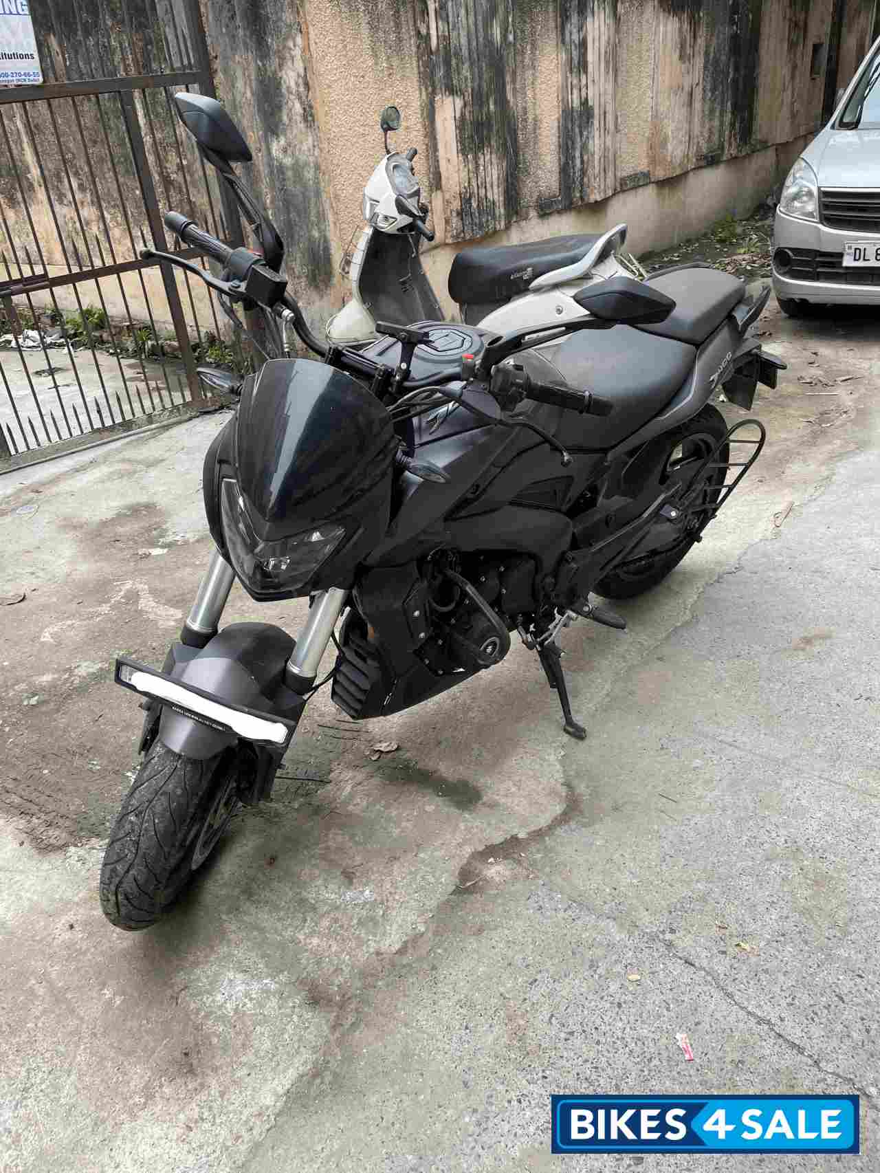 Vine Black Bajaj Dominar 400 ABS BS6