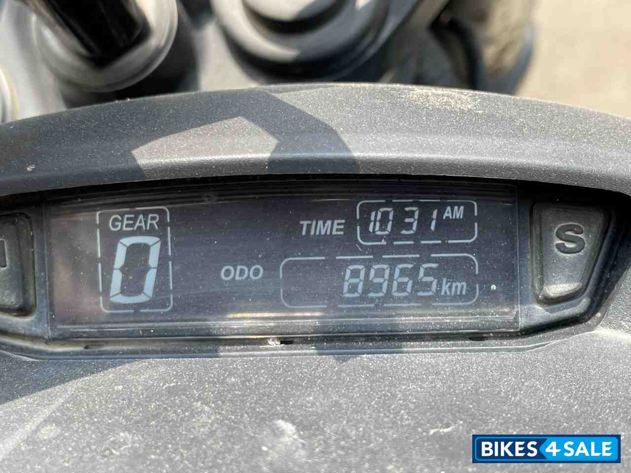 Vine Black Bajaj Dominar 400 ABS BS6