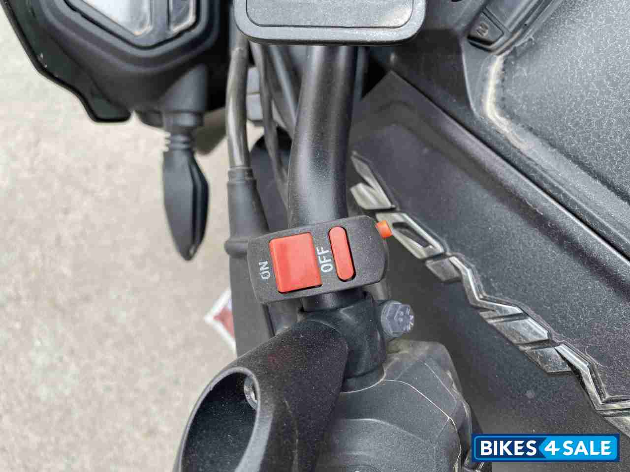 Vine Black Bajaj Dominar 400 ABS BS6