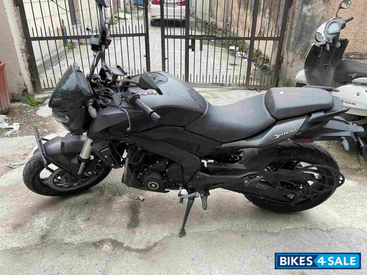 Vine Black Bajaj Dominar 400 ABS BS6