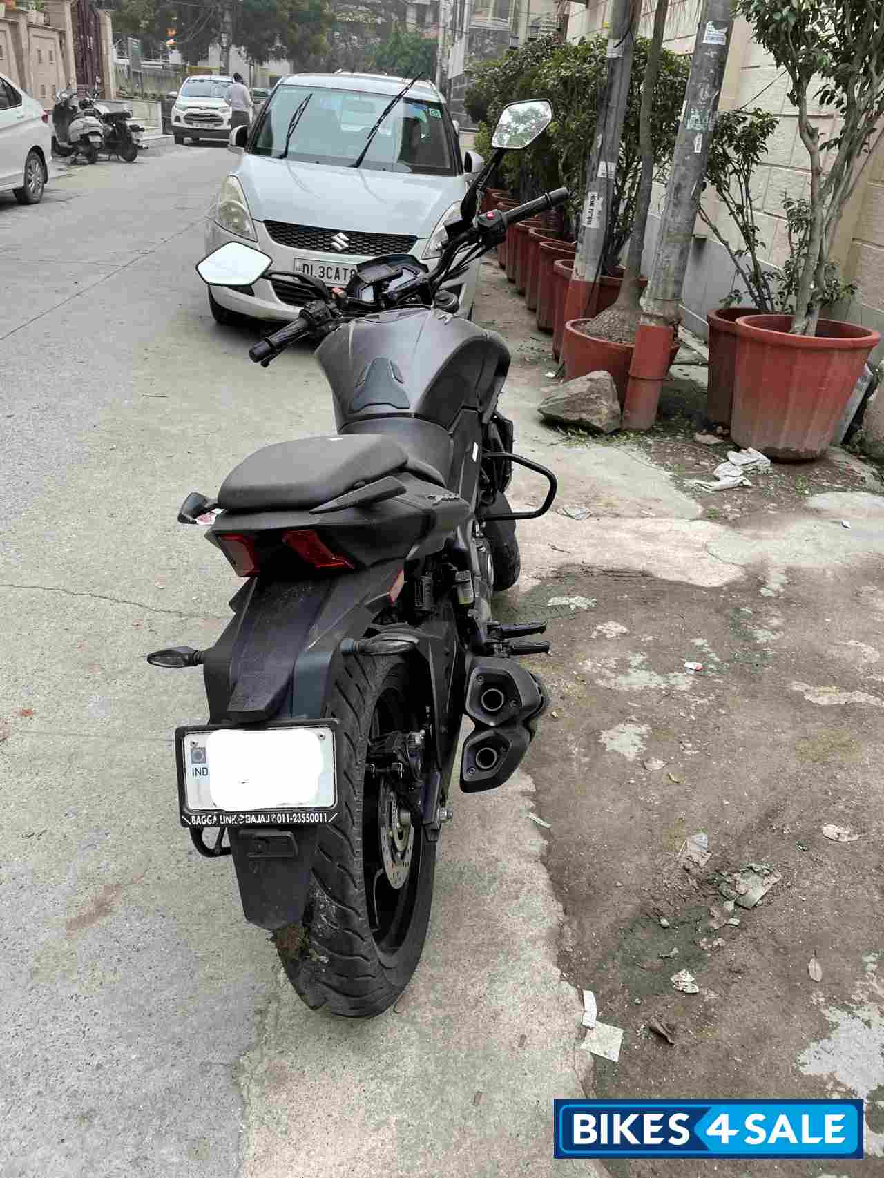 Vine Black Bajaj Dominar 400 ABS BS6