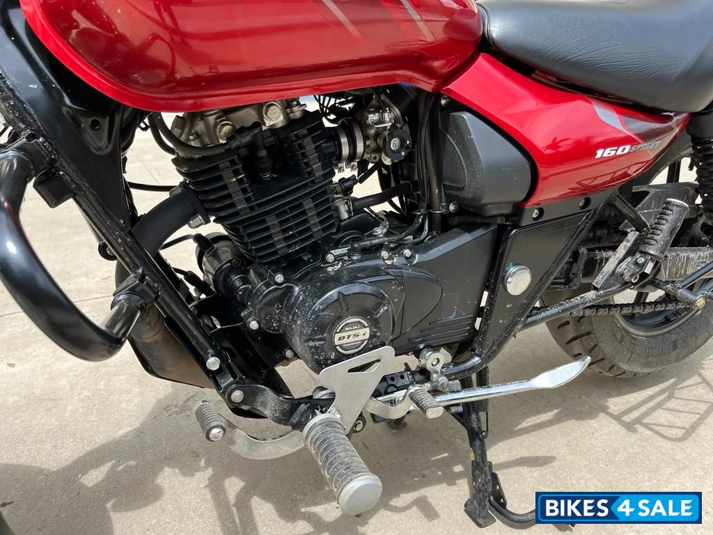 Red Bajaj Avenger Street 160 BS6