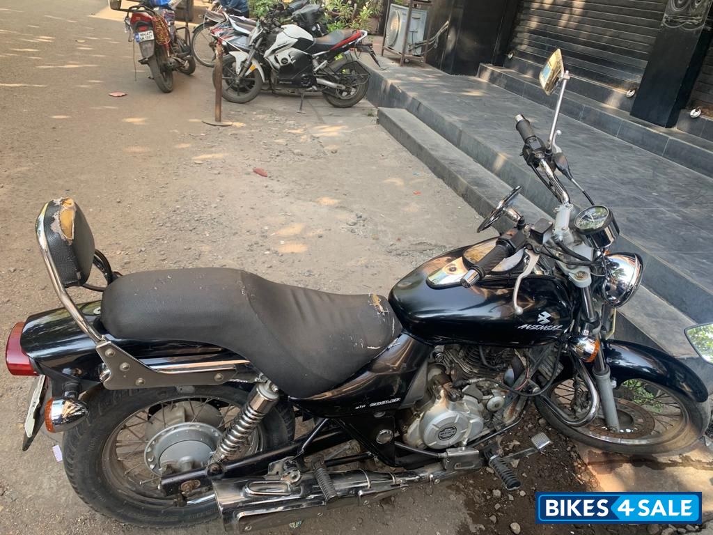 Bajaj Avenger 220 DTS-i