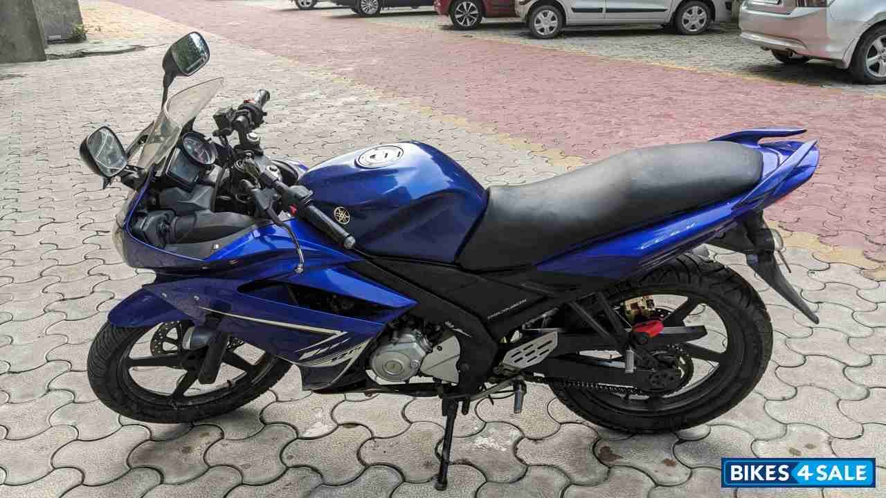 Blue Yamaha YZF R15 Blue Yamaha YZF R15