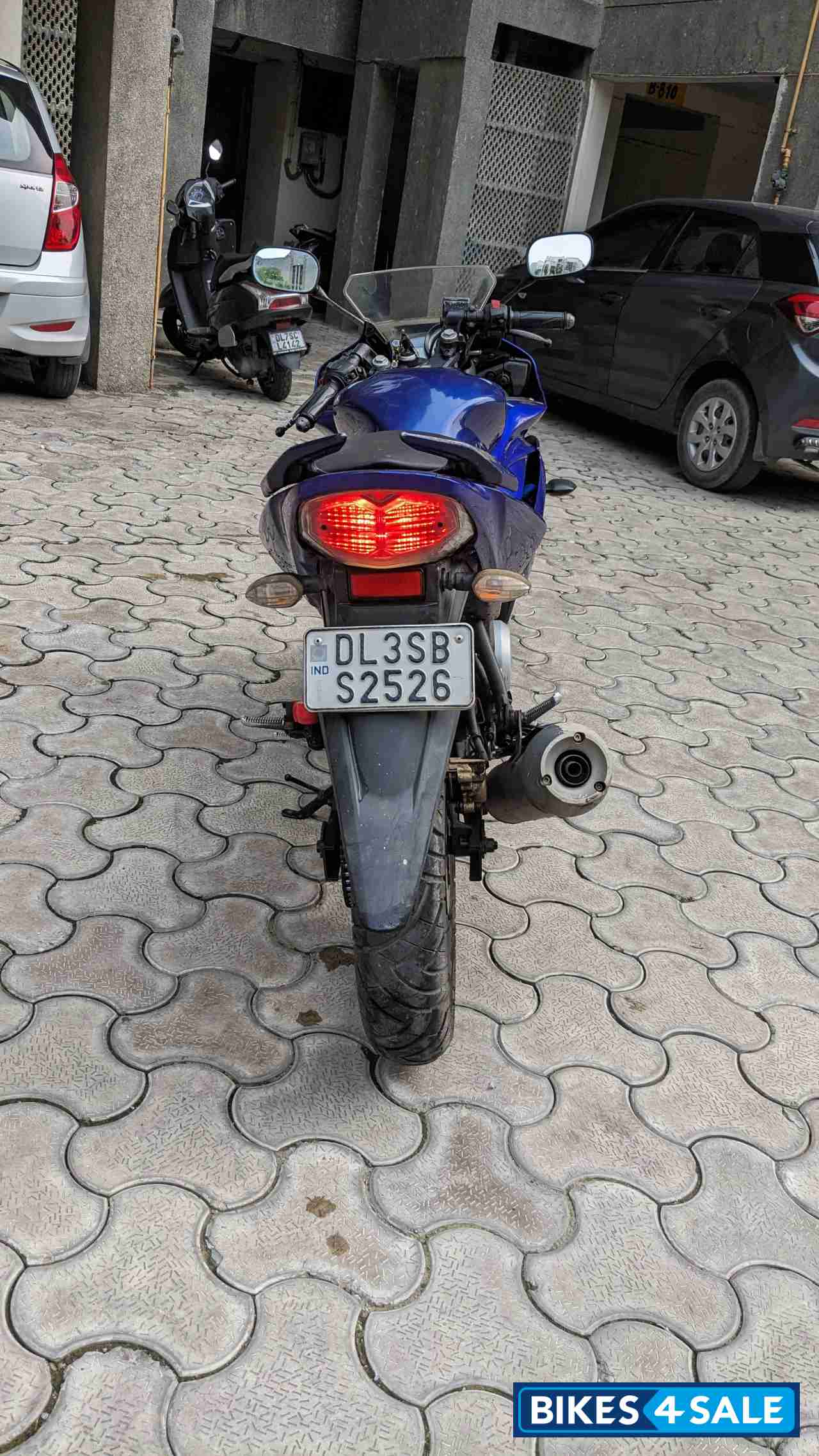 Blue Yamaha YZF R15 Blue Yamaha YZF R15