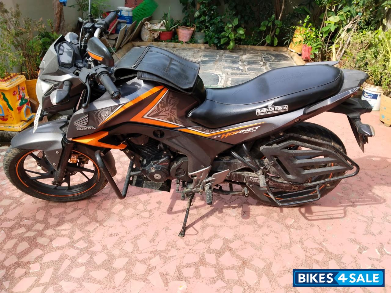 Black And Orange Metallic Oill Honda CB Hornet 160R