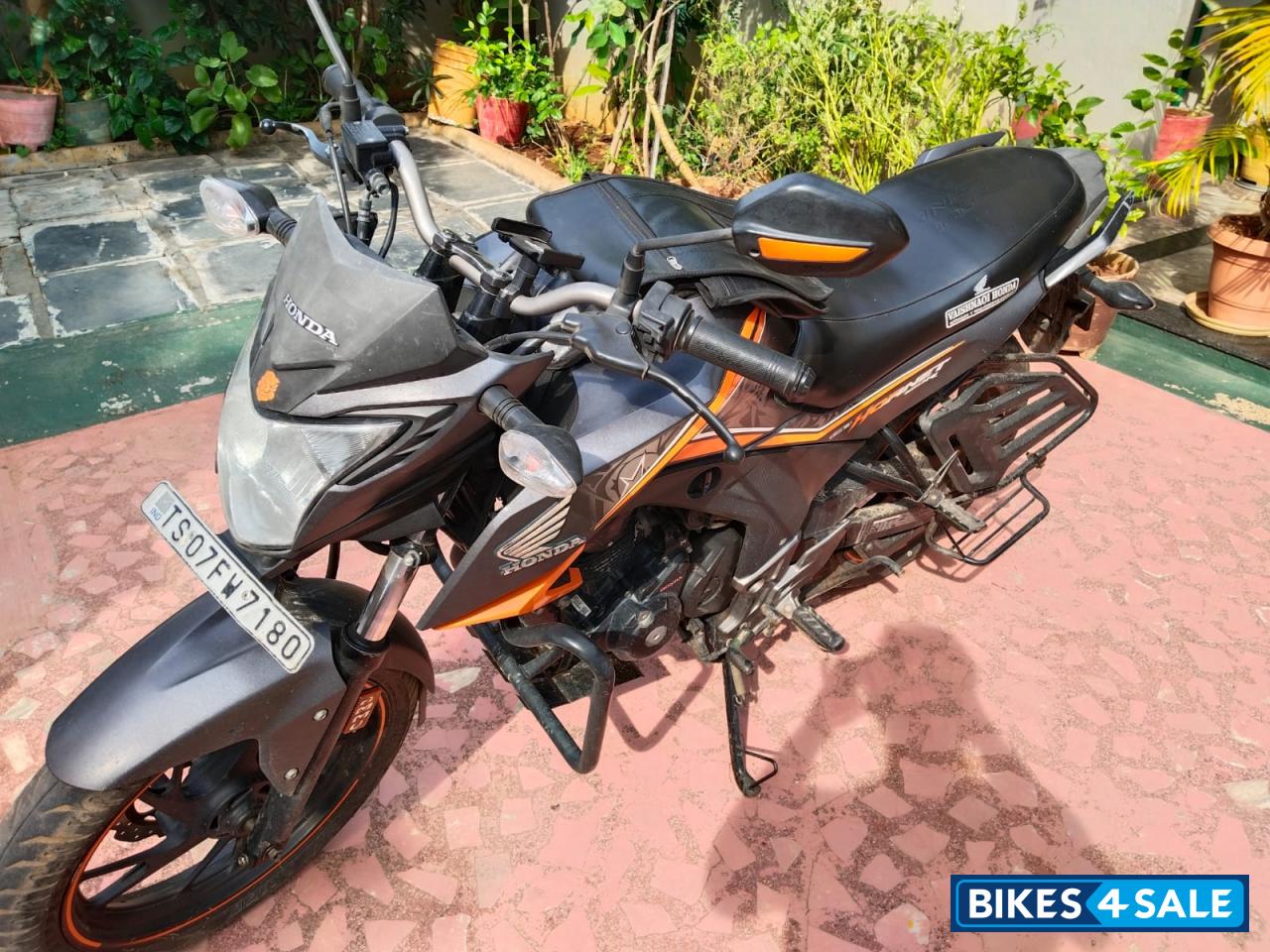 Black And Orange Metallic Oill Honda CB Hornet 160R