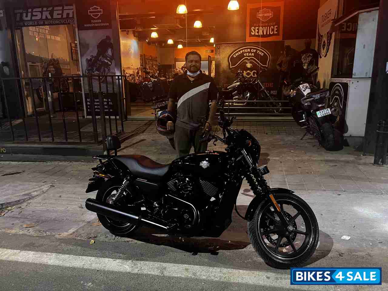 Black With Pearl Blue Chips Harley Davidson Street 750