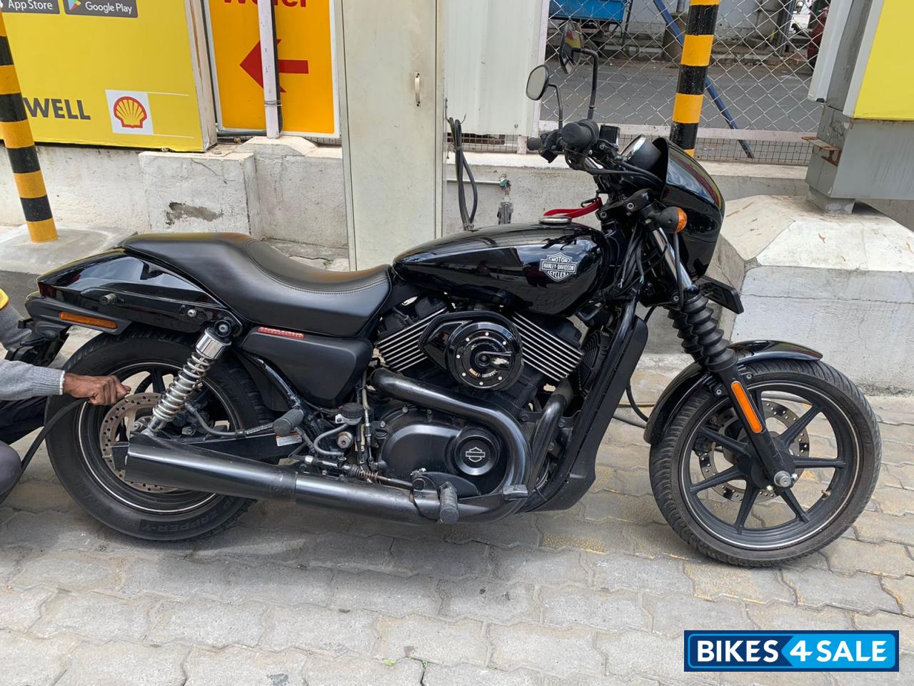 Black With Pearl Blue Chips Harley Davidson Street 750