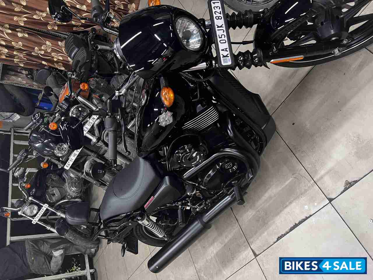 Black With Pearl Blue Chips Harley Davidson Street 750