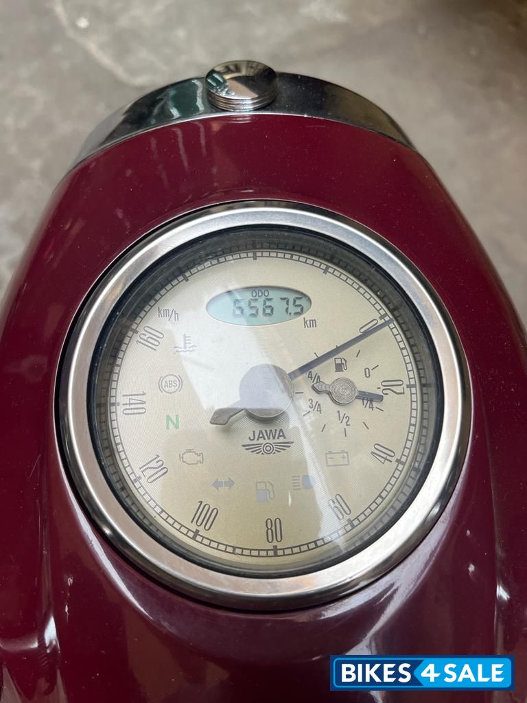 Maroon Jawa Jawa BS6 Maroon Jawa Jawa BS6