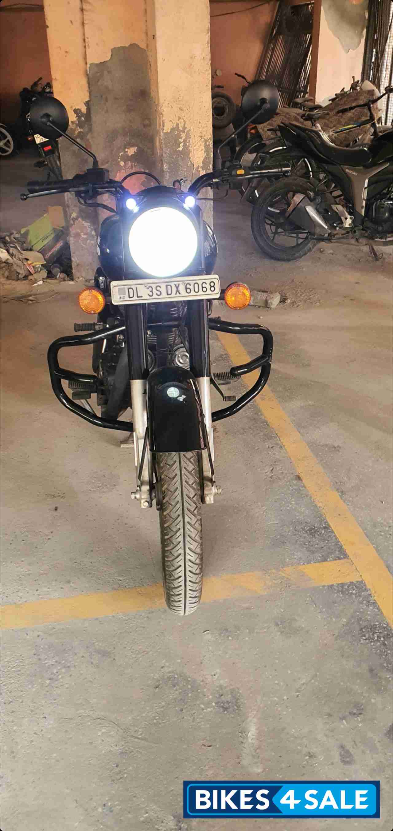 Black Royal Enfield Classic 500