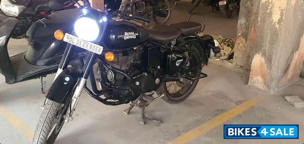 Black Royal Enfield Classic 500