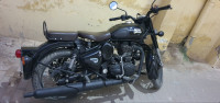 Black Royal Enfield Classic 500