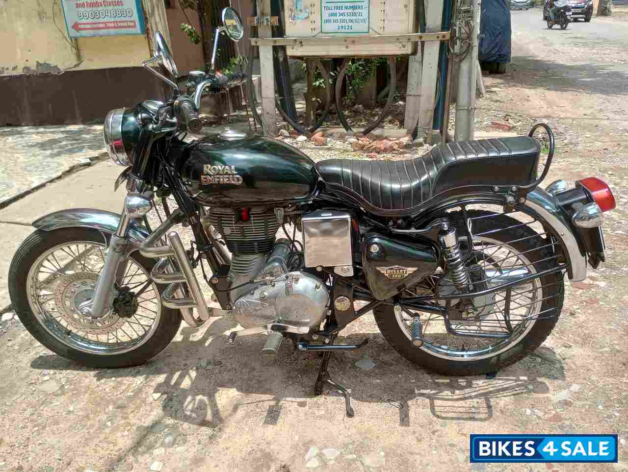 Black Royal Enfield Bullet Electra Twinspark