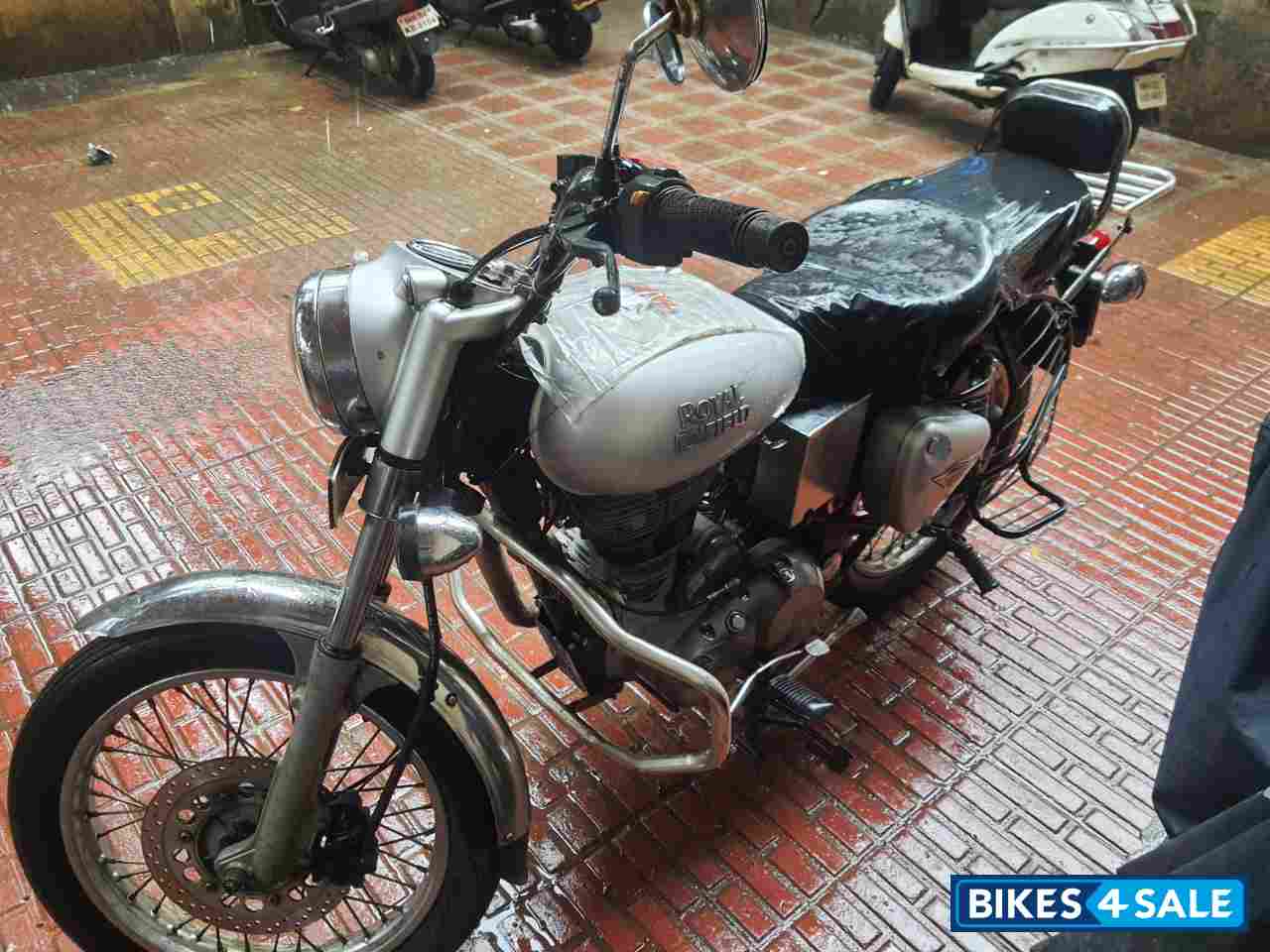 Silver Royal Enfield Bullet Electra Twinspark