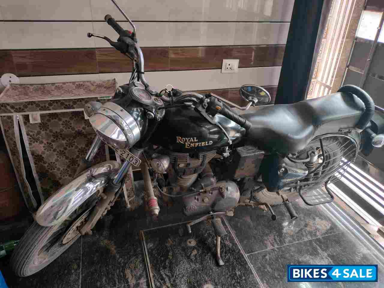 Black Royal Enfield Bullet Electra