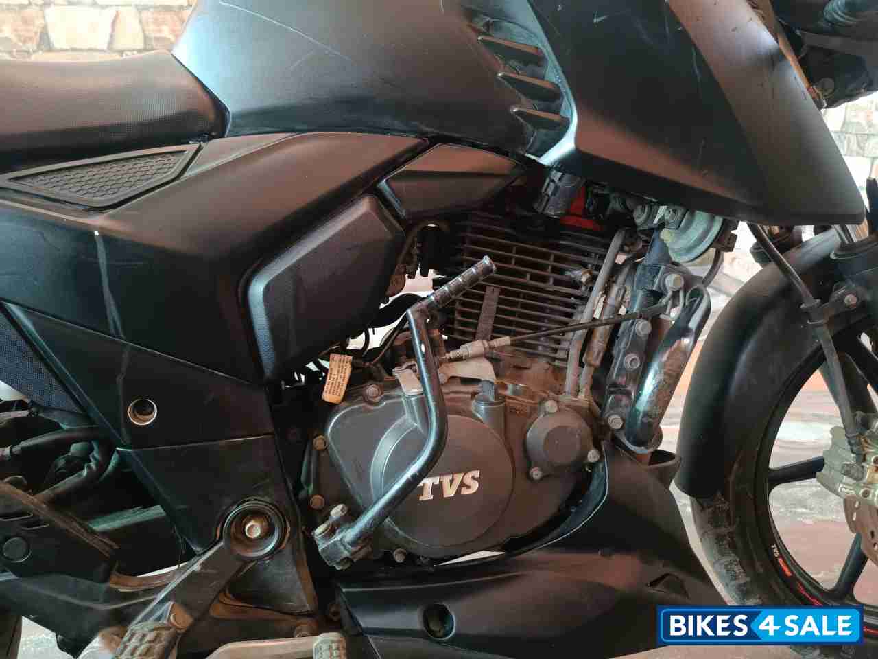 Black TVS Apache RTR 160 4V