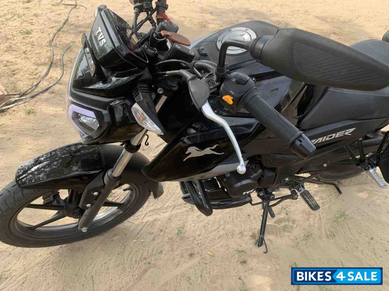 Black TVS Raider 125