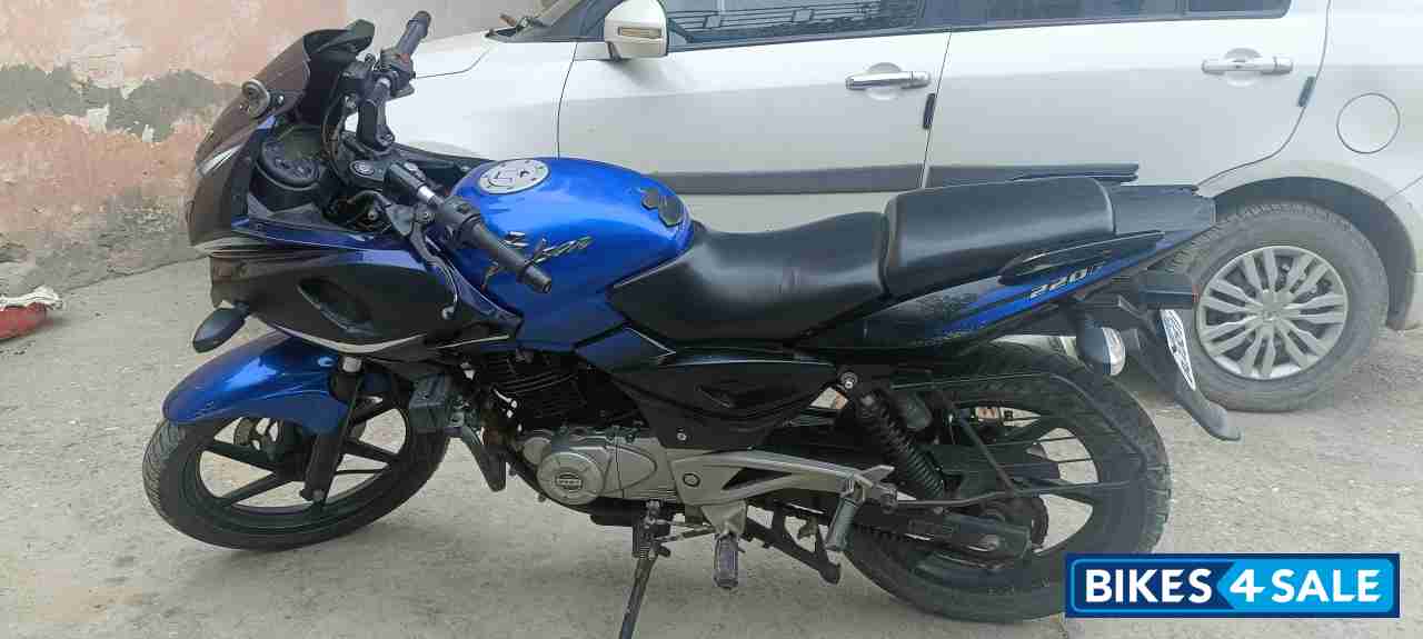 Black,blue Bajaj Pulsar 220 DTSi