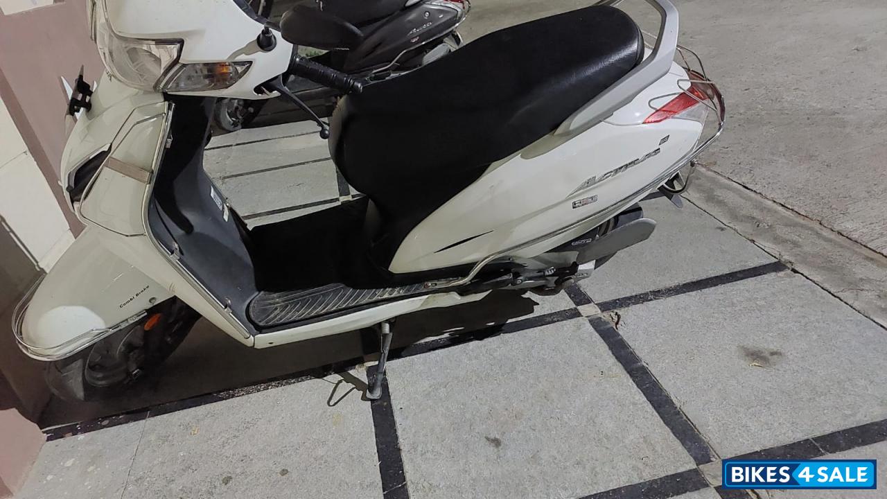 White Honda Activa 6G Std