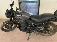 Dapper Grey Royal Enfield Hunter 350 Retro