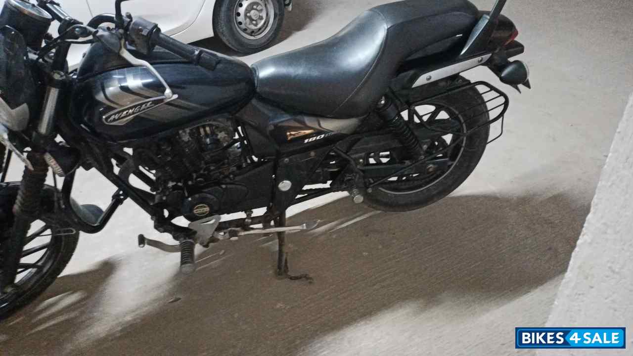 Bajaj Avenger Street 180