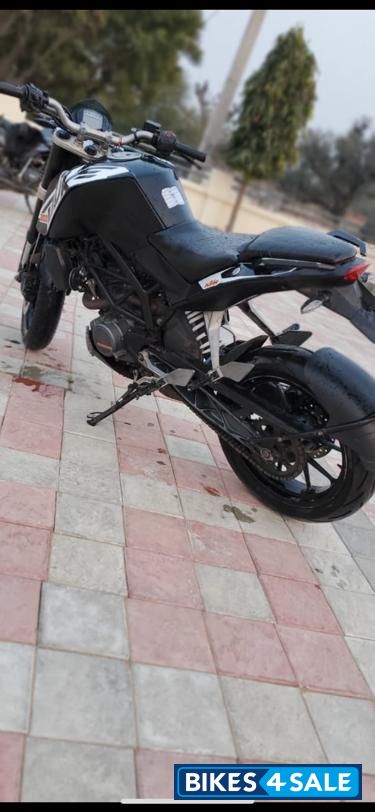 Black KTM Duke 200