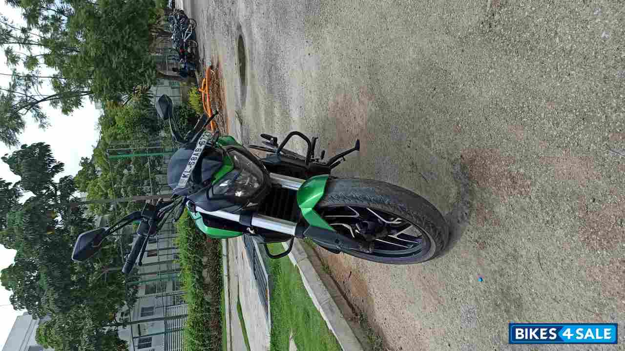 Green Bajaj Dominar 400
